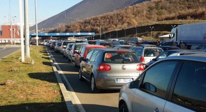 Morine:Bllokohen autobuset me pasagjere nga Shqiperia- Urdher nga Ministria e Transportit te Kosoves